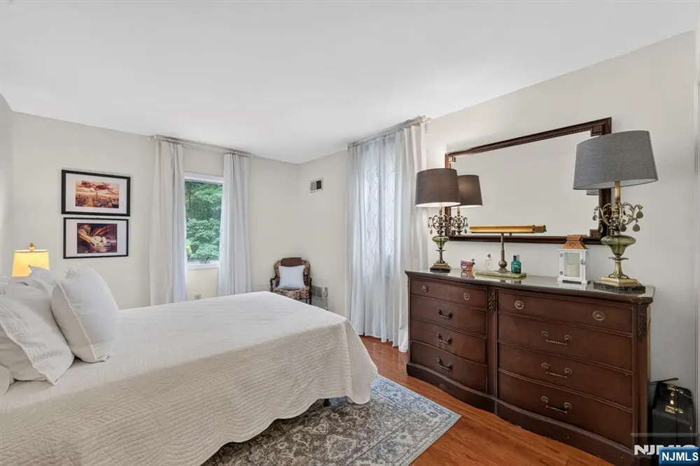 410 Chestnut Street Paramus, NJ 07652