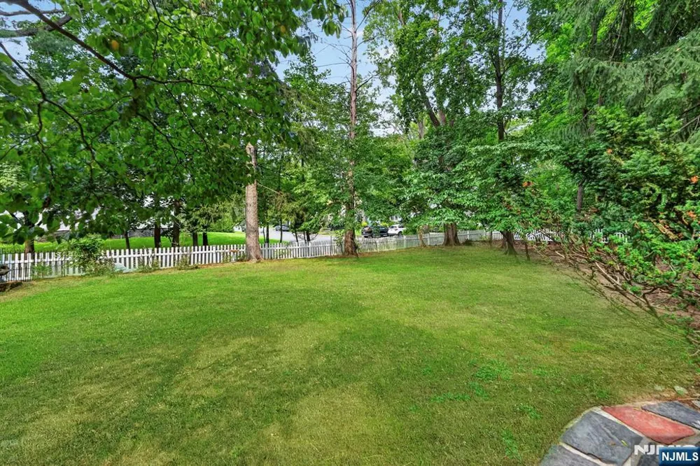 410 Chestnut Street Paramus, NJ 07652