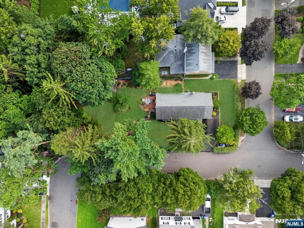 410 Chestnut Street Paramus, NJ 07652