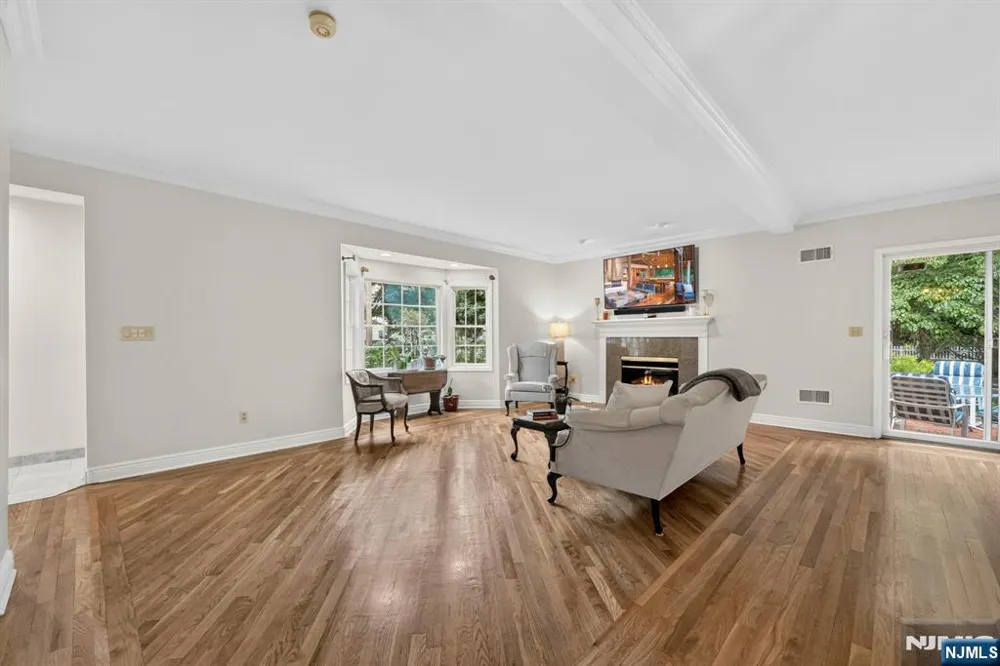410 Chestnut Street Paramus, NJ 07652