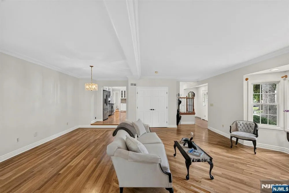 410 Chestnut Street Paramus, NJ 07652