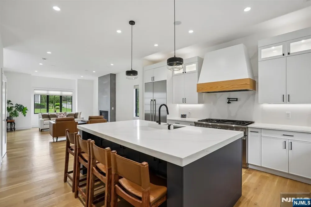 7 New Street Cresskill, NJ 07626