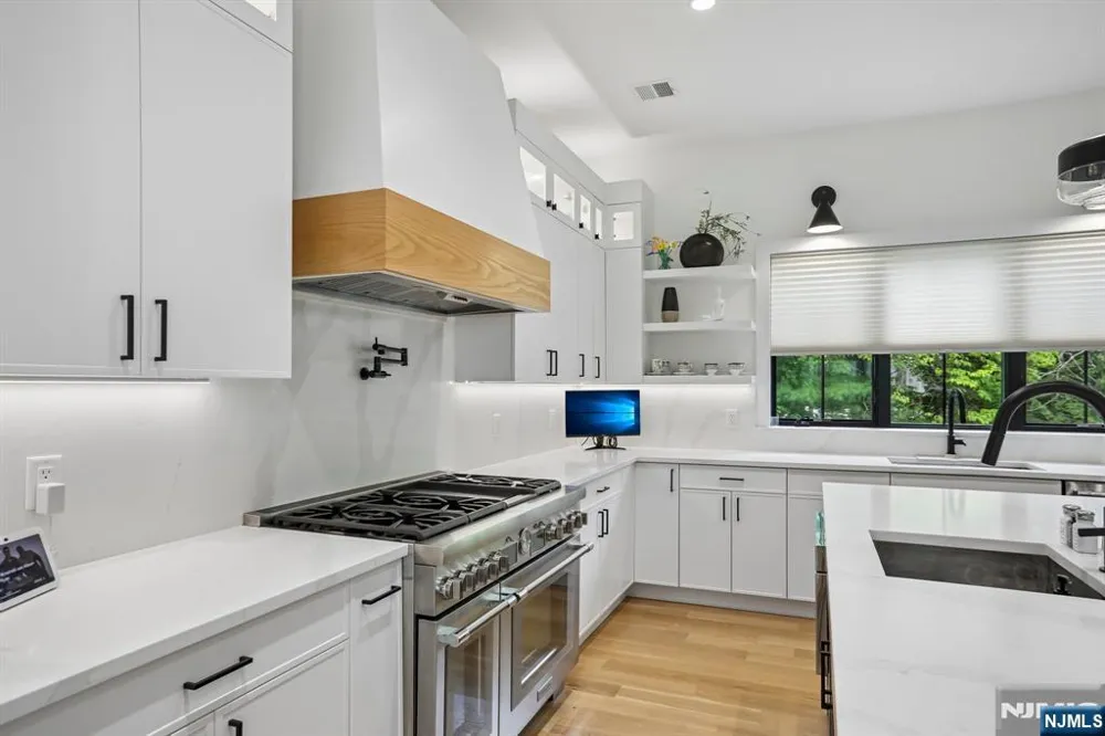7 New Street Cresskill, NJ 07626