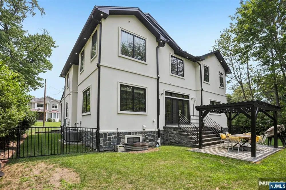 7 New Street Cresskill, NJ 07626