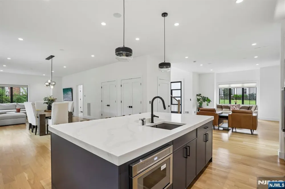 7 New Street Cresskill, NJ 07626