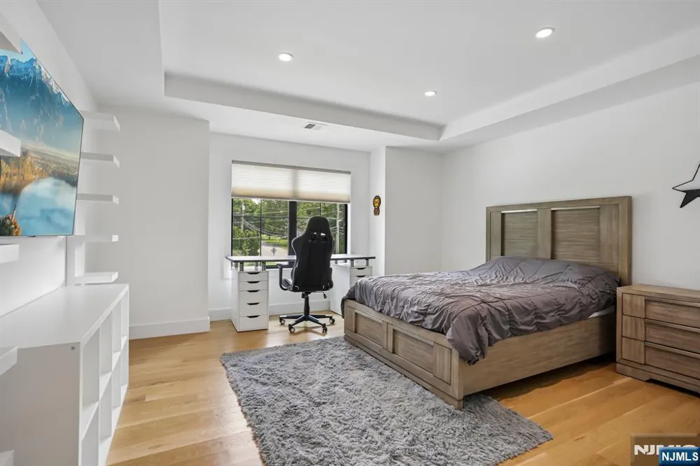 7 New Street Cresskill, NJ 07626