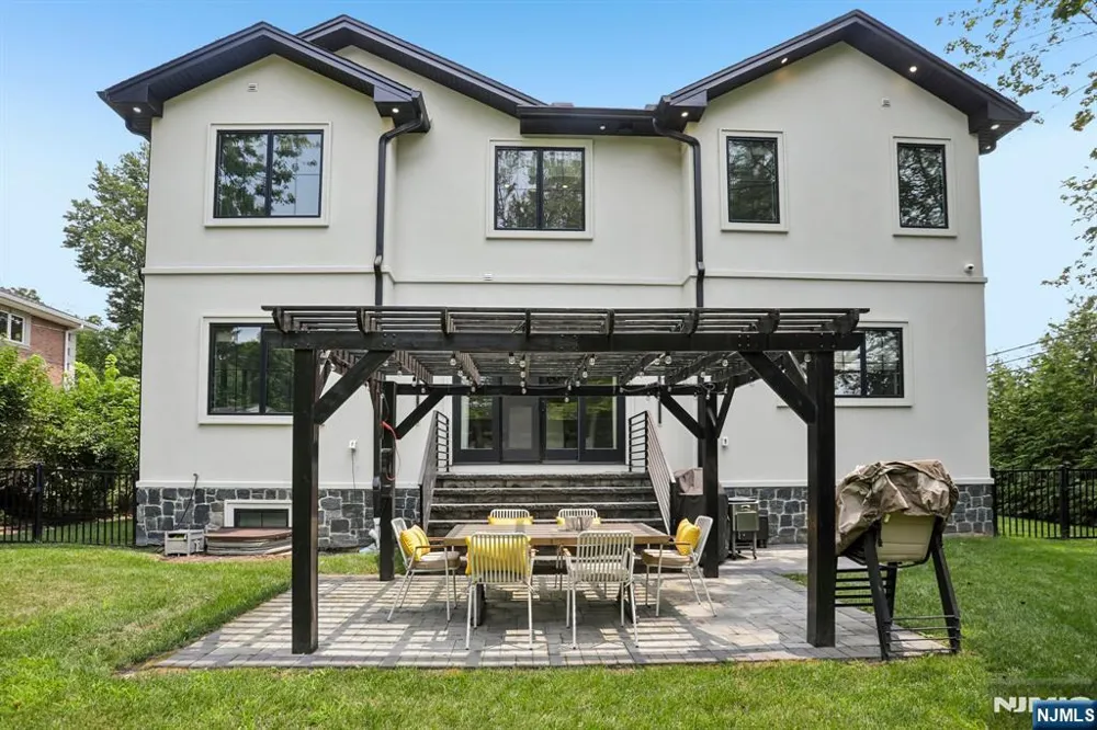 7 New Street Cresskill, NJ 07626