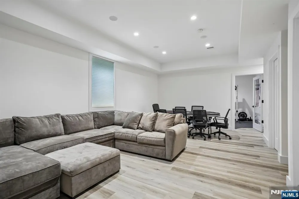7 New Street Cresskill, NJ 07626
