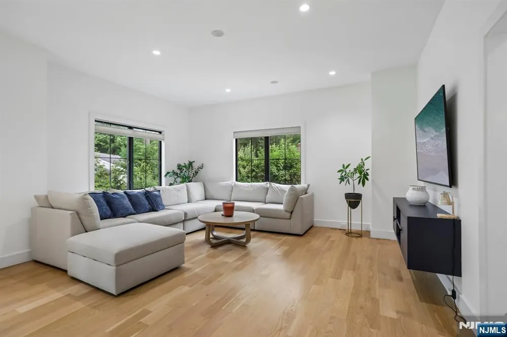 7 New Street Cresskill, NJ 07626
