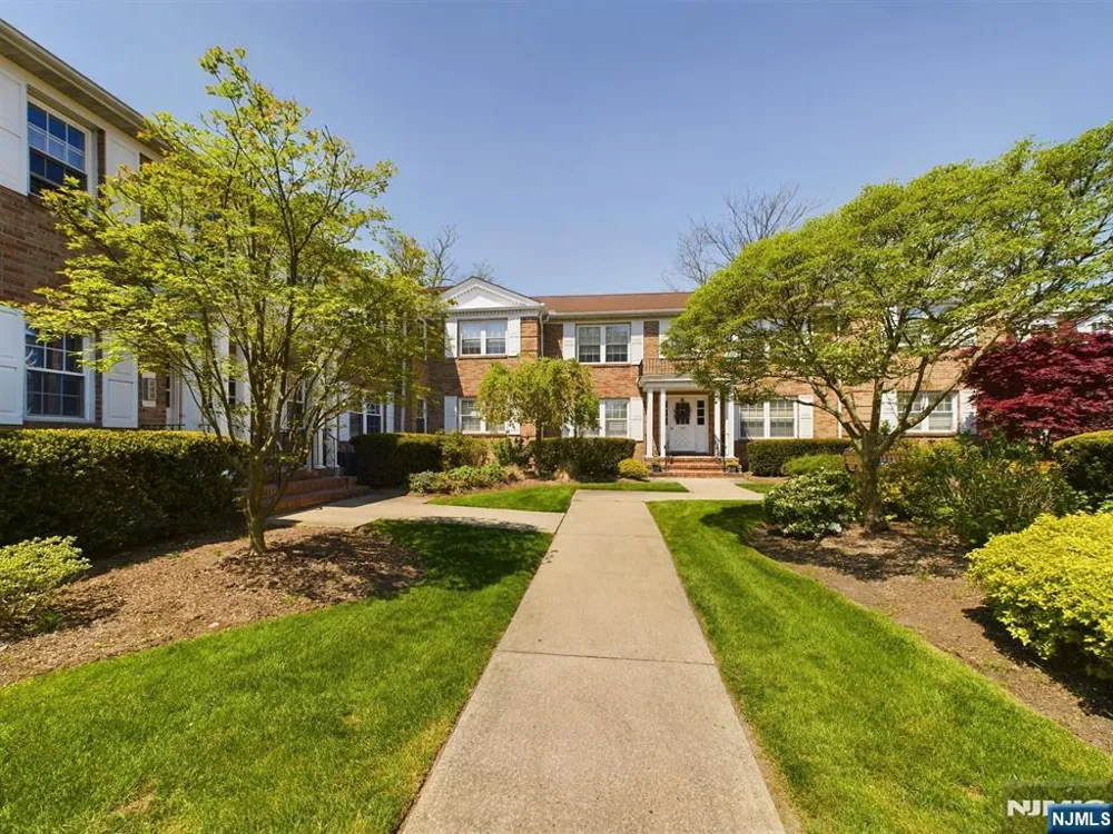 364 Ridgewood Avenue 5 Ridgewood, NJ 07450