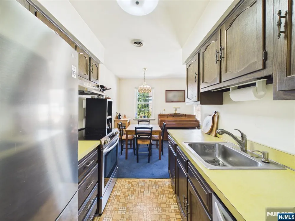 364 Ridgewood Avenue 5 Ridgewood, NJ 07450