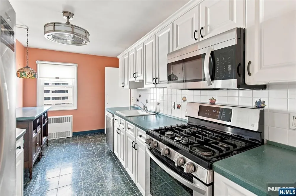 280 Prospect Avenue 9B Hackensack, NJ 07601
