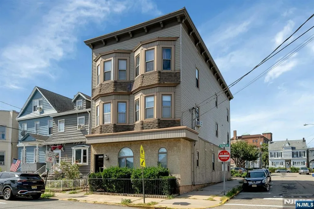 9039 Palisade Avenue 4 North Bergen, NJ 07047