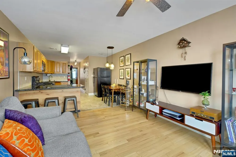 9039 Palisade Avenue 4 North Bergen, NJ 07047