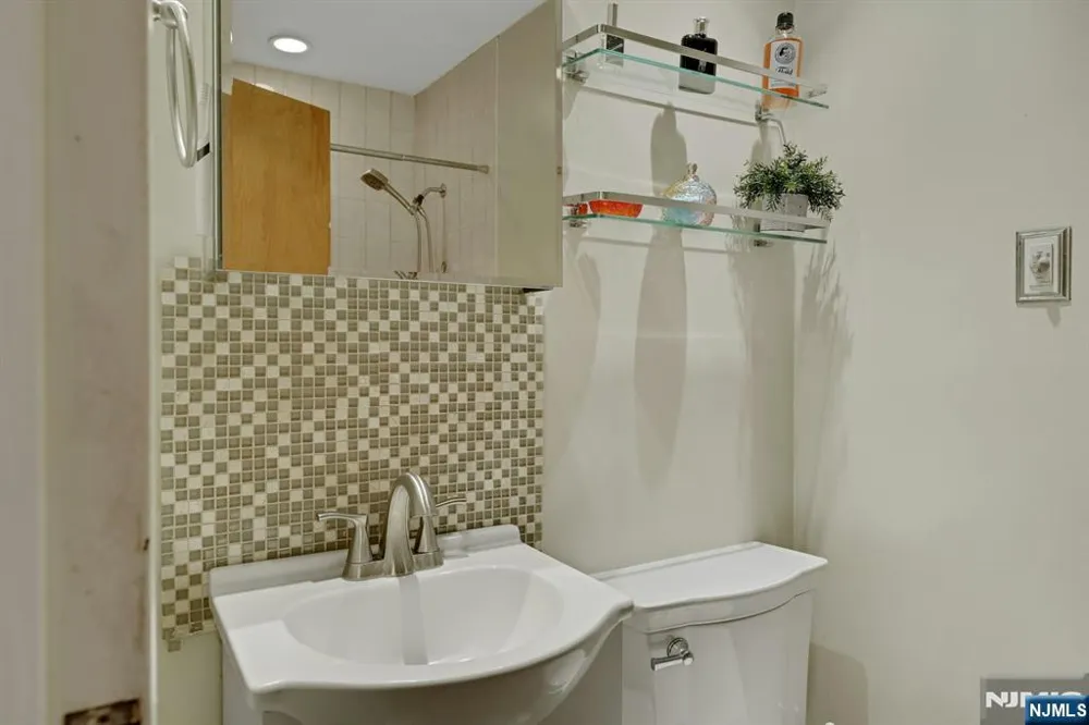 9039 Palisade Avenue 4 North Bergen, NJ 07047