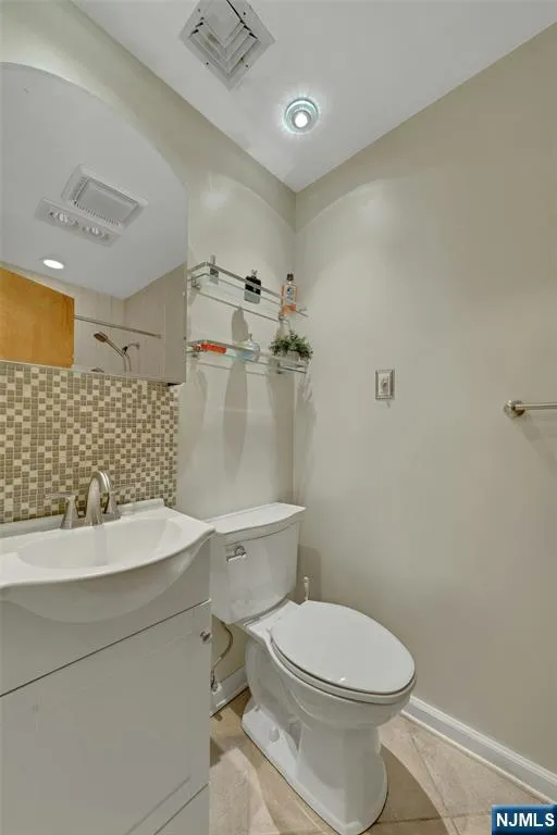 9039 Palisade Avenue 4 North Bergen, NJ 07047