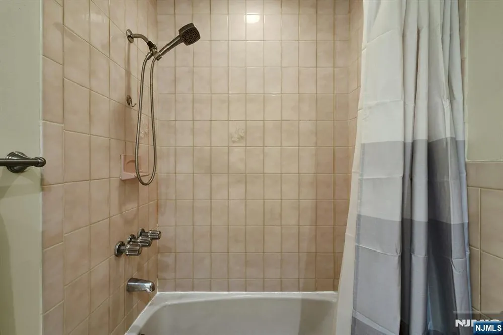9039 Palisade Avenue 4 North Bergen, NJ 07047