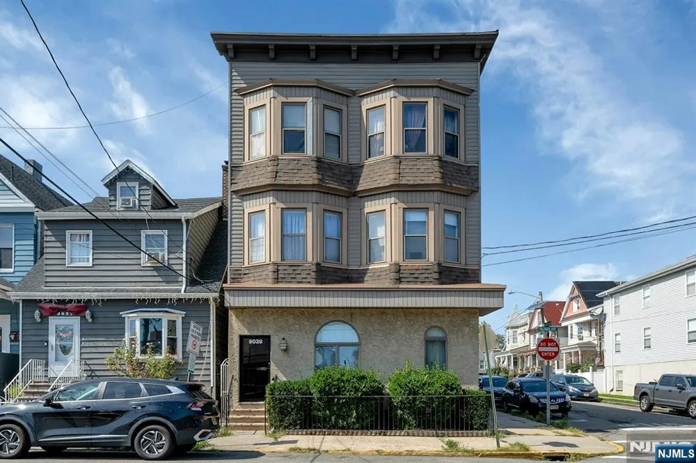 9039 Palisade Avenue 4 North Bergen, NJ 07047