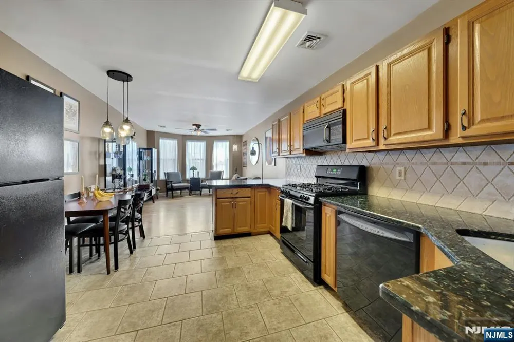 9039 Palisade Avenue 4 North Bergen, NJ 07047
