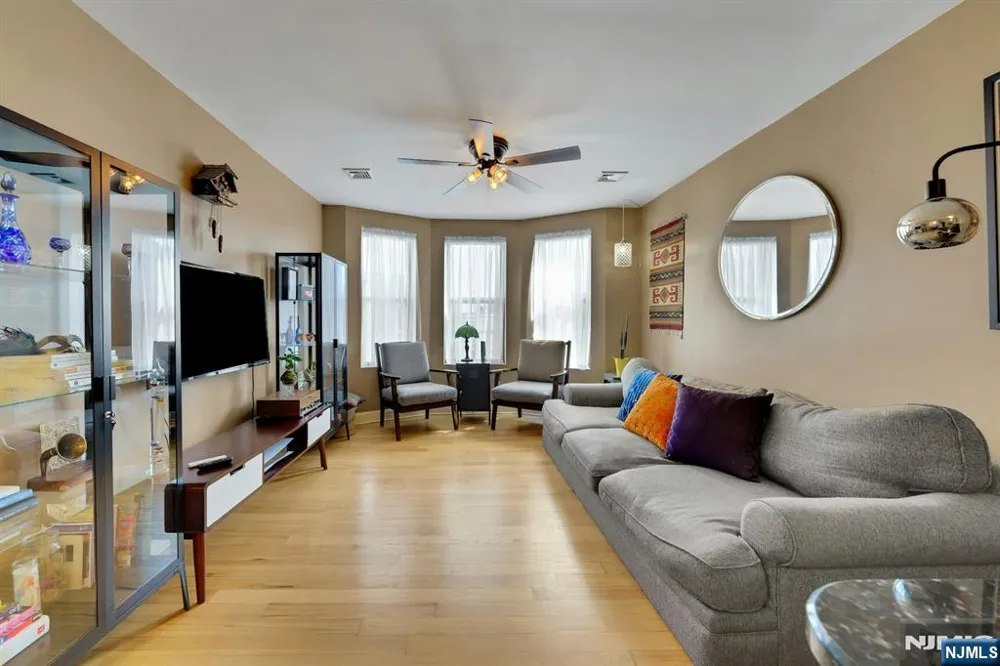 9039 Palisade Avenue 4 North Bergen, NJ 07047