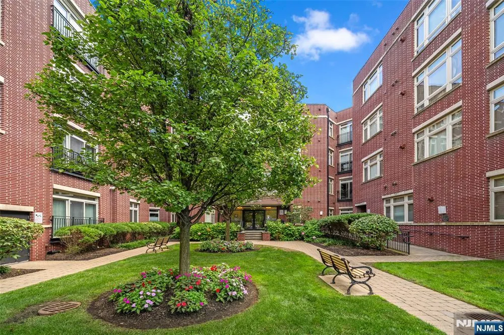 3310 Riverview Avenue 310 Englewood, NJ 07631