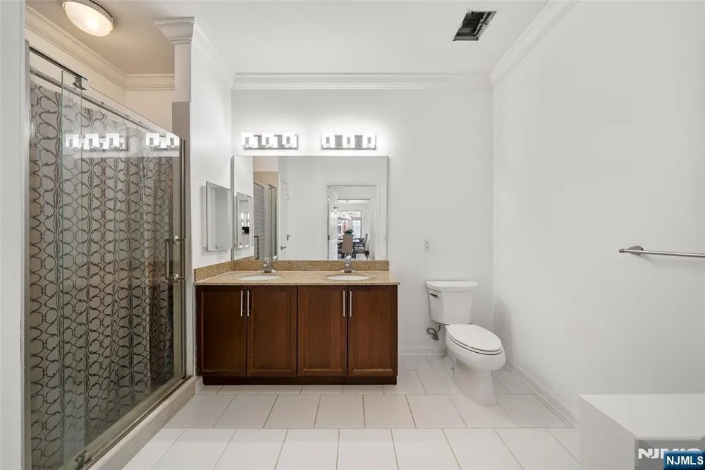 3310 Riverview Avenue 310 Englewood, NJ 07631
