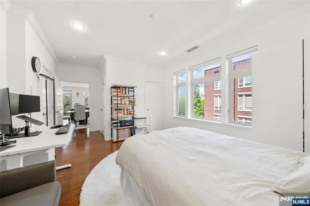 3310 Riverview Avenue 310 Englewood, NJ 07631