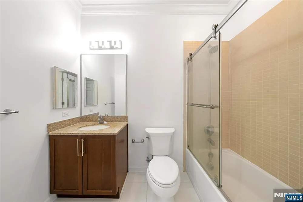 3310 Riverview Avenue 310 Englewood, NJ 07631