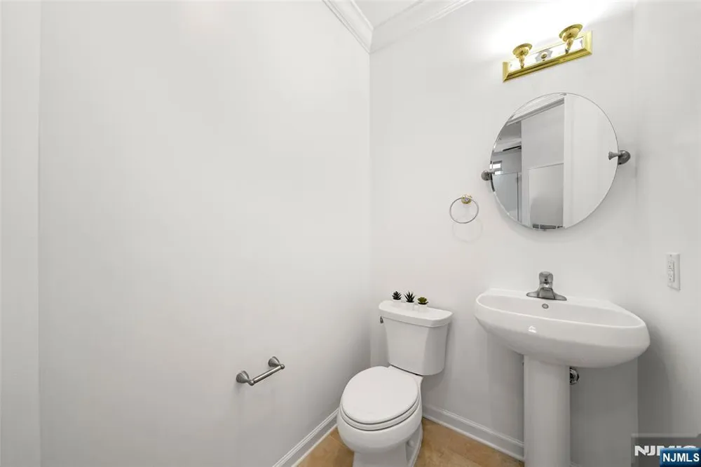 3310 Riverview Avenue 310 Englewood, NJ 07631