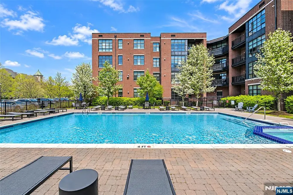 3310 Riverview Avenue 310 Englewood, NJ 07631