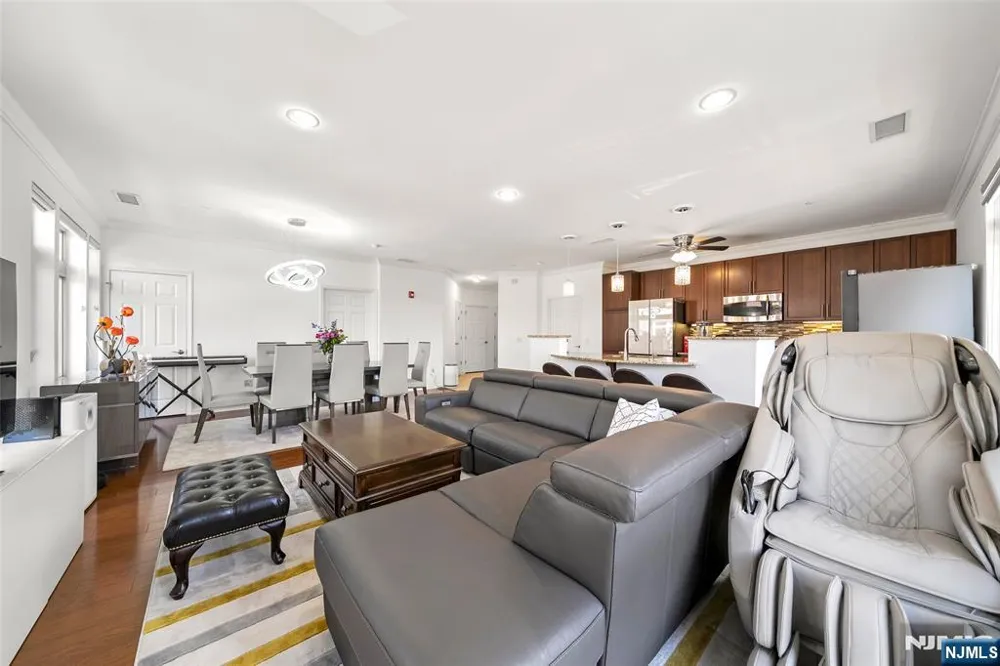 3310 Riverview Avenue 310 Englewood, NJ 07631