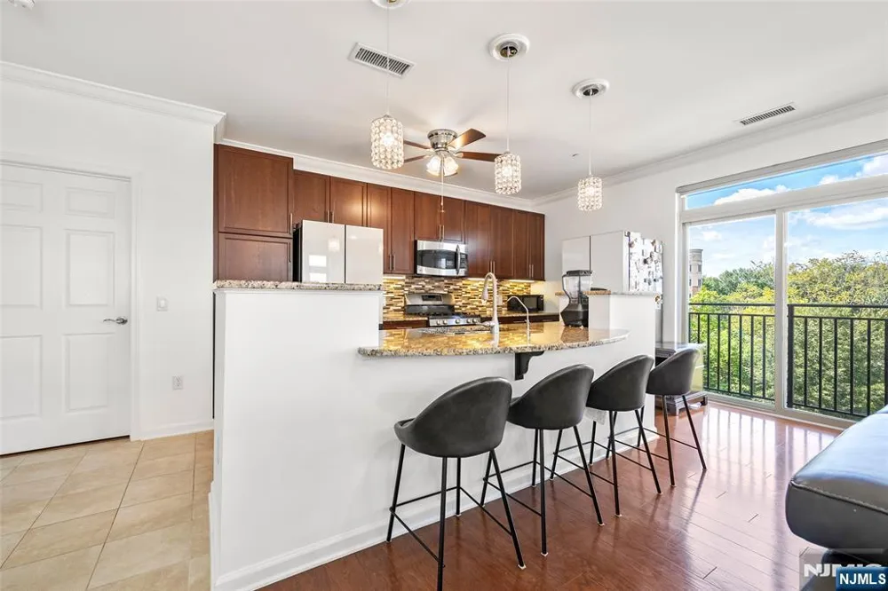 3310 Riverview Avenue 310 Englewood, NJ 07631