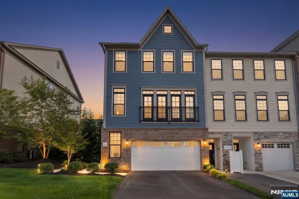 8 Driftway Lane 56 Montvale, NJ 07645