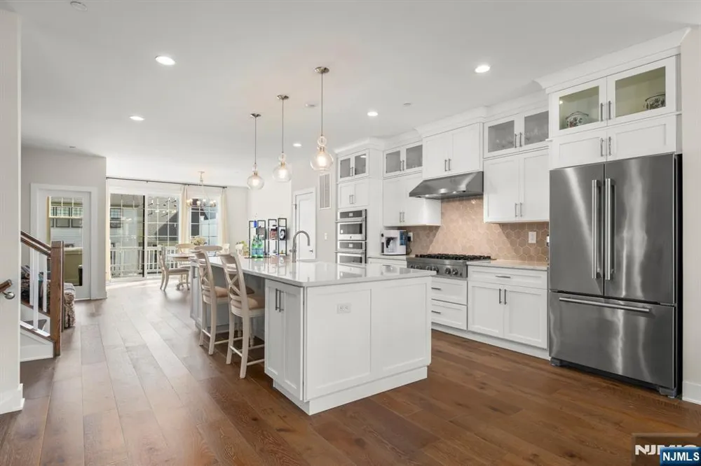 8 Driftway Lane 56 Montvale, NJ 07645