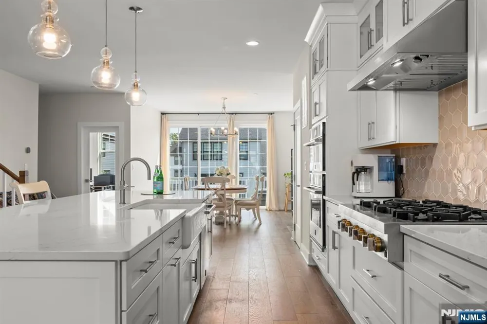 8 Driftway Lane 56 Montvale, NJ 07645