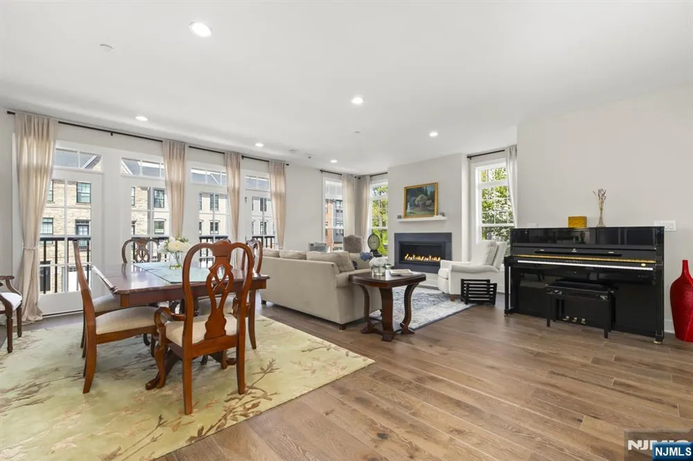 8 Driftway Lane 56 Montvale, NJ 07645