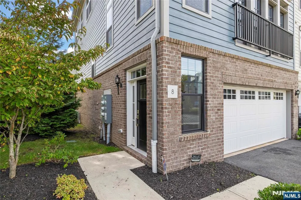8 Driftway Lane 56 Montvale, NJ 07645
