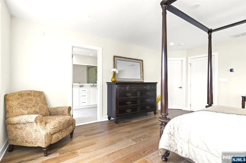 8 Driftway Lane 56 Montvale, NJ 07645