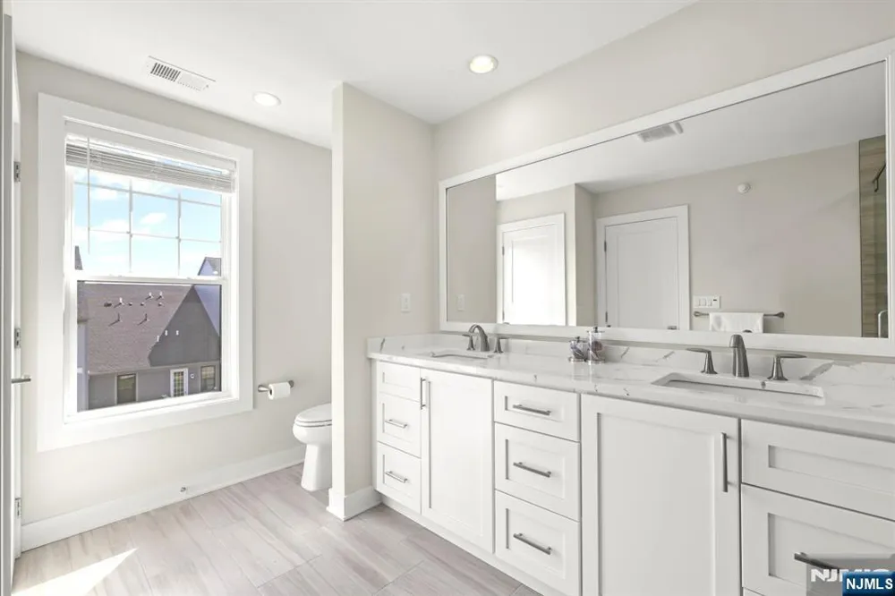 8 Driftway Lane 56 Montvale, NJ 07645
