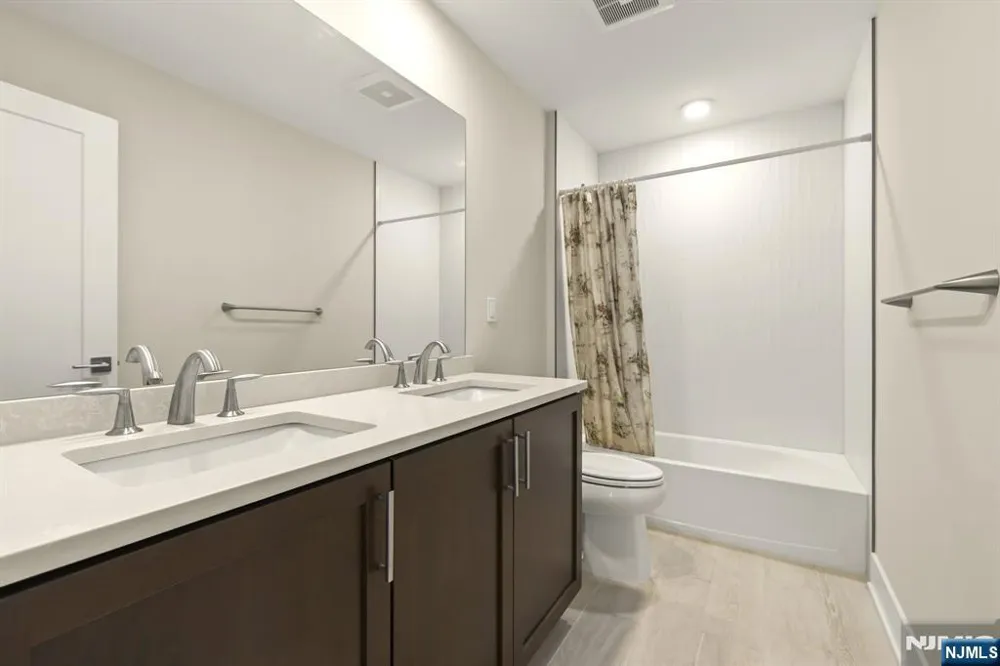 8 Driftway Lane 56 Montvale, NJ 07645