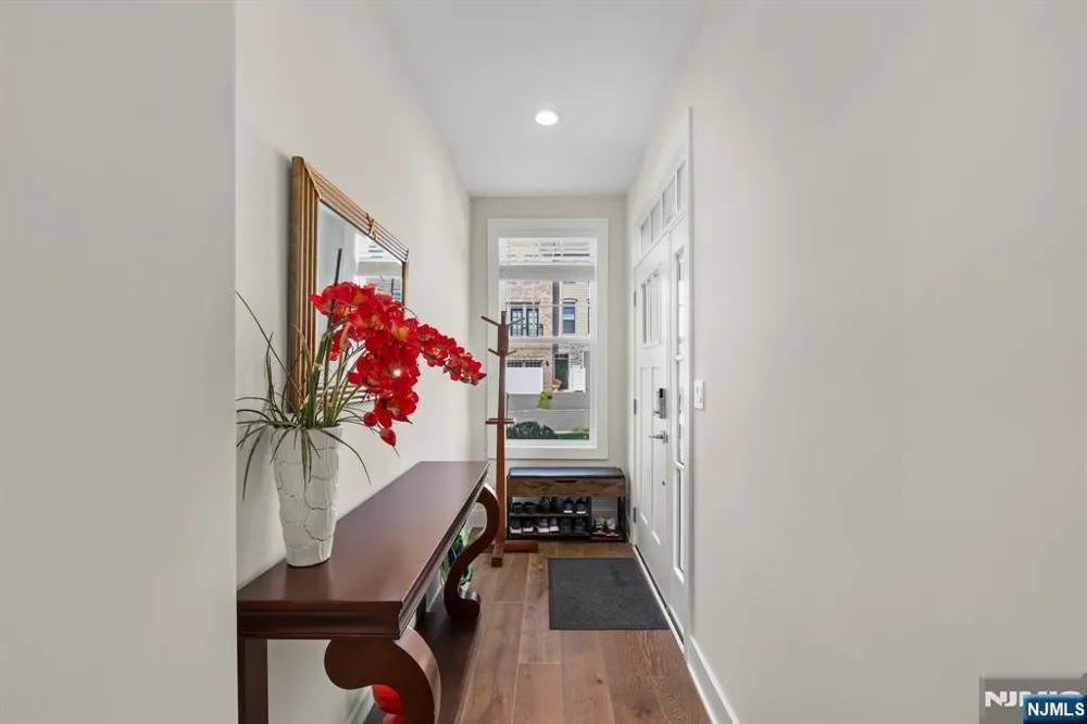 8 Driftway Lane 56 Montvale, NJ 07645
