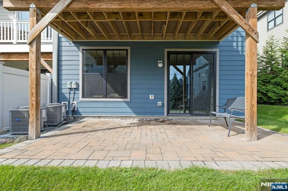 8 Driftway Lane 56 Montvale, NJ 07645