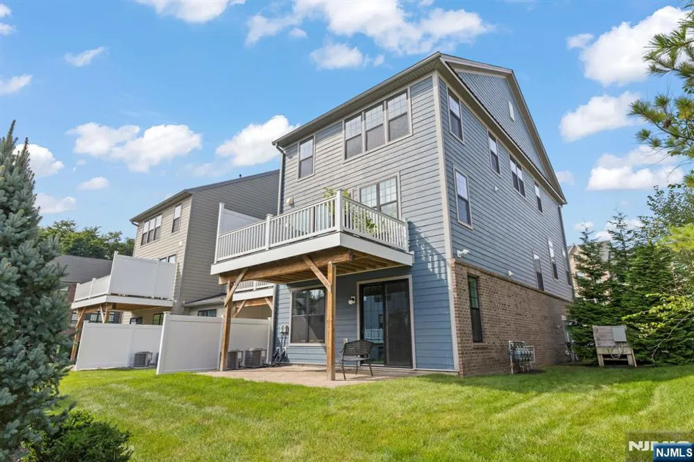 8 Driftway Lane 56 Montvale, NJ 07645