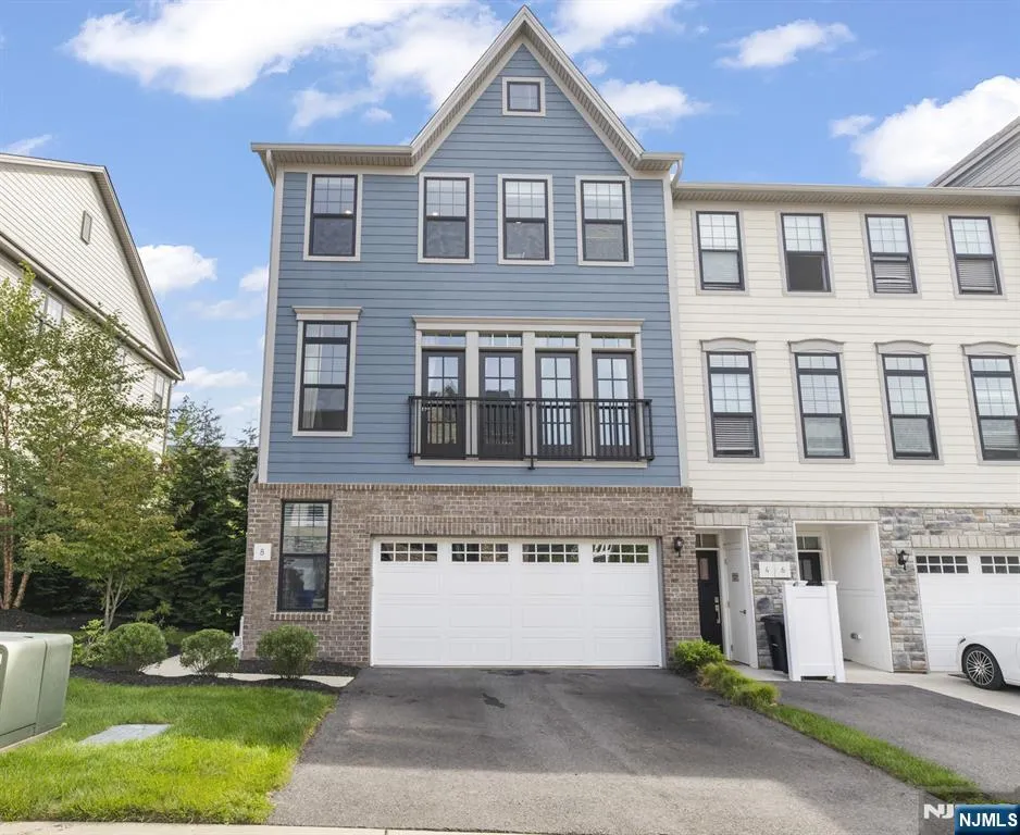 8 Driftway Lane 56 Montvale, NJ 07645