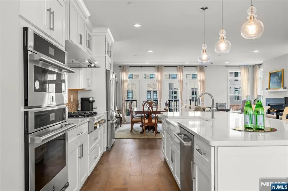 8 Driftway Lane 56 Montvale, NJ 07645
