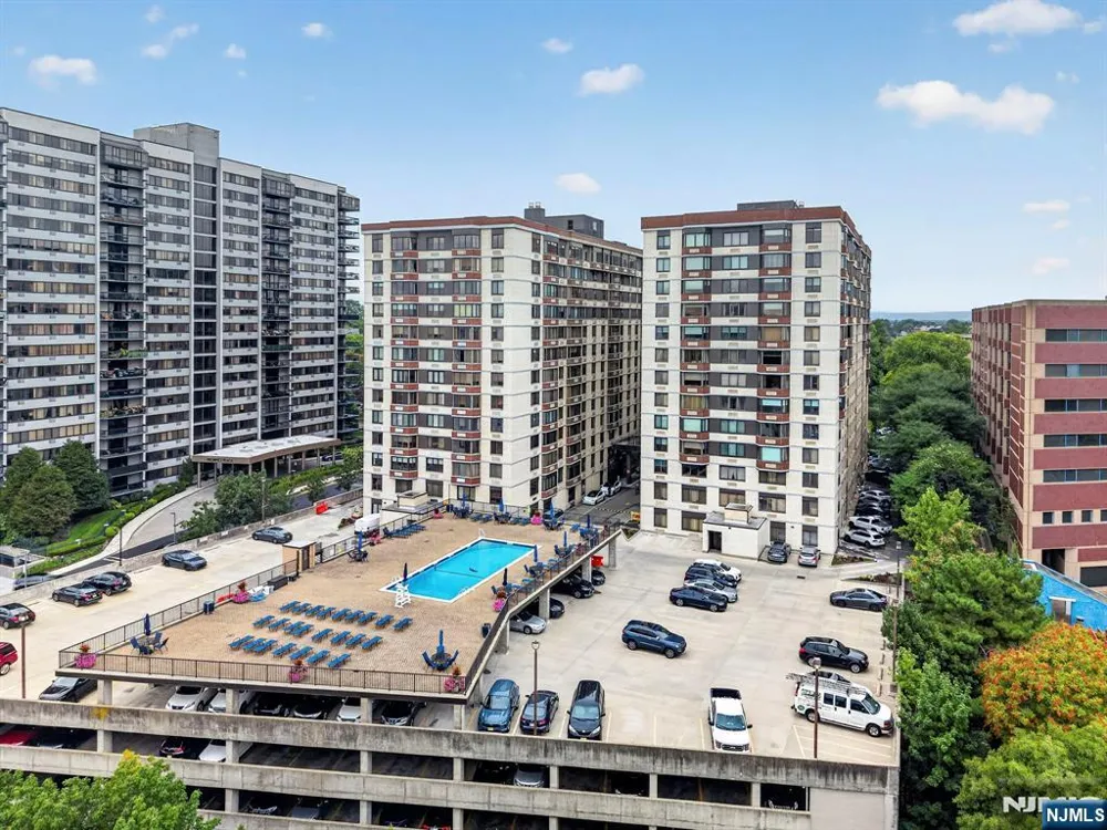 326 Prospect Avenue 9J Hackensack, NJ 07601