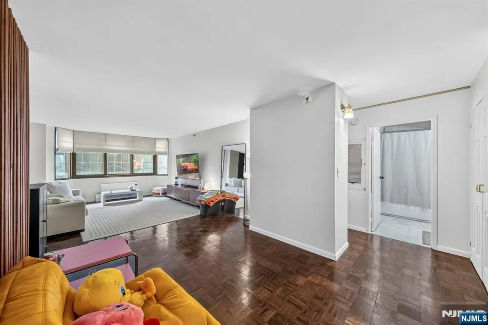 326 Prospect Avenue 9J Hackensack, NJ 07601