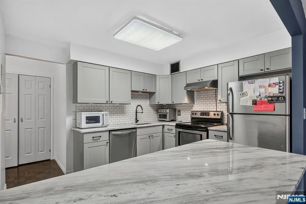 326 Prospect Avenue 9J Hackensack, NJ 07601