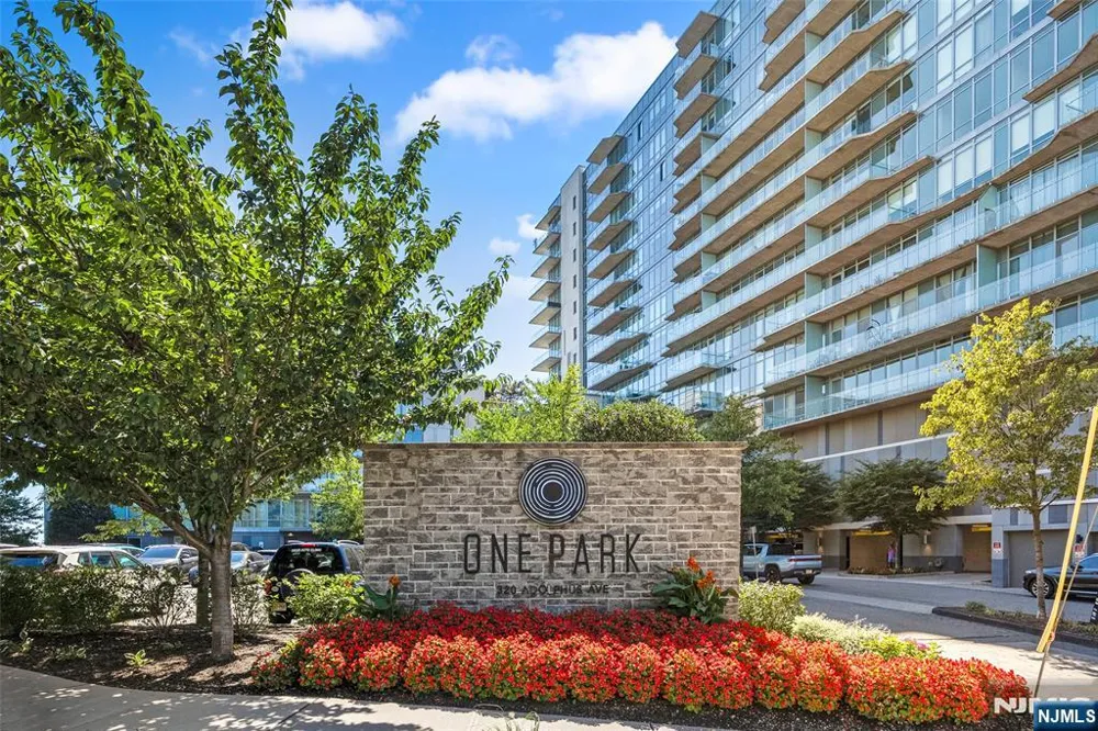320 Adolphus 914 Cliffside Park, NJ 07010