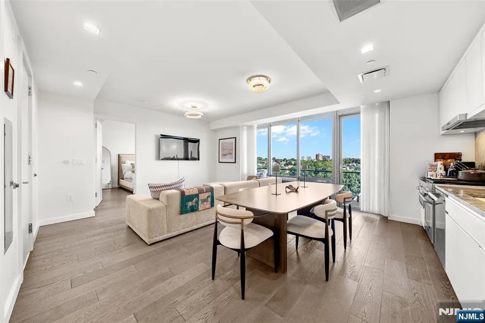 320 Adolphus 914 Cliffside Park, NJ 07010